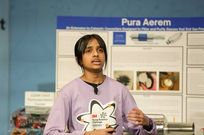 Shanza presenting Pura Aerem at the 3M Young Scientist Challenge